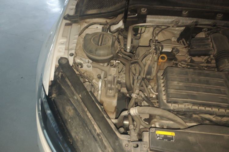 Used Volkswagen Golf 2019 280TSI DSG Luxury Version China VI Standard Engine Bay Right