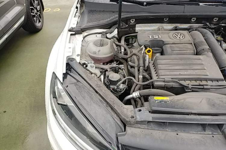 Used Volkswagen Golf 2019 280TSI DSG Luxury Version China VI Standard Engine Bay Right