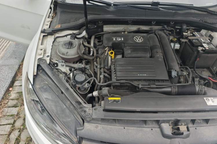 Used Volkswagen Golf 2019 200TSI DSG Comfort & Ambition Edition China VI Standard Engine Bay Right