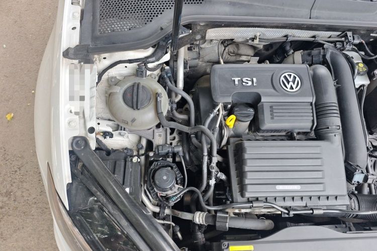 Used Volkswagen Golf 2019 200TSI DSG Comfort Version China VI Standard Engine Bay Right