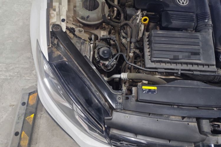Used Volkswagen Golf 2019 280TSI DSG R-Line China VI Standard Engine Bay Right