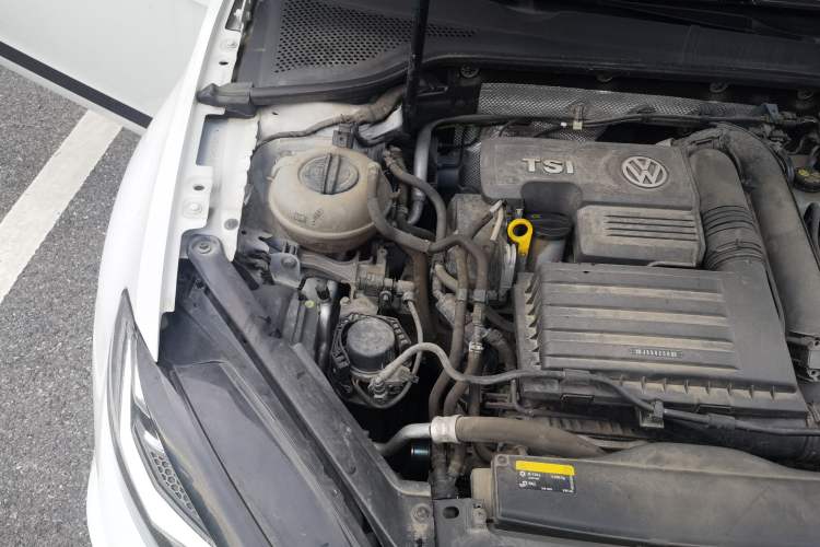 Used Volkswagen Golf 2019 280TSI DSG R-Line China VI Standard Engine Bay Right