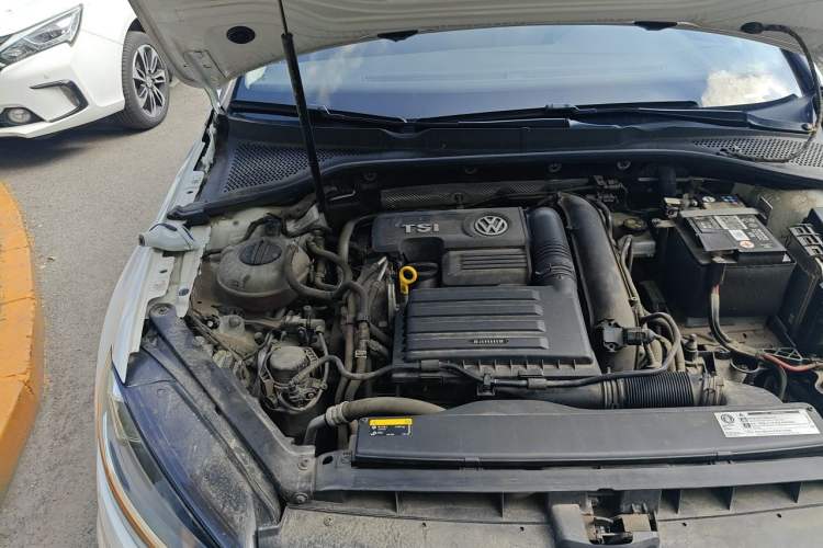 Used Volkswagen Golf 2019 280TSI DSG Comfort Version China VI Standard Engine Bay Right