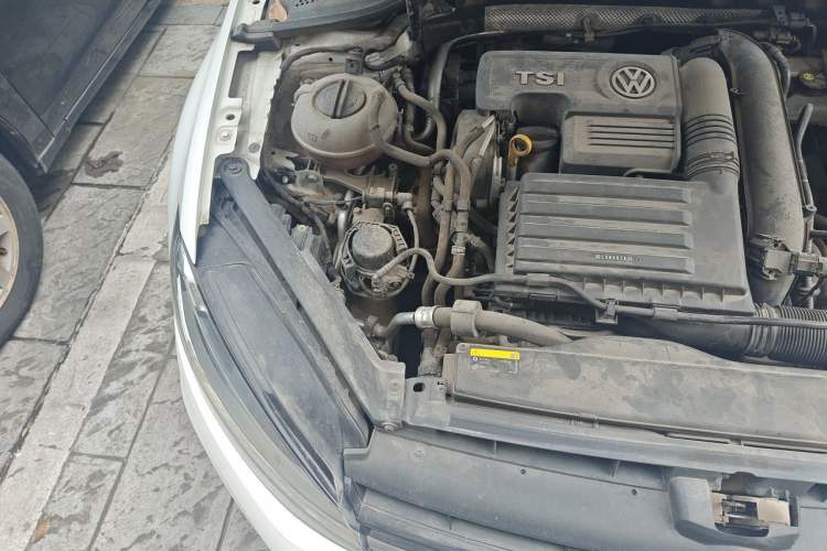 Used Volkswagen Golf 2019 200TSI DSG Comfort Version China VI Standard Engine Bay Right