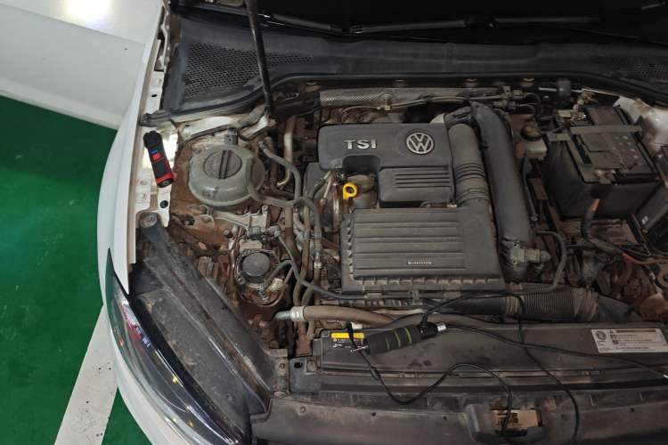 Used Volkswagen Golf 2019 280TSI DSG Luxury Version China VI Standard Engine Bay Right