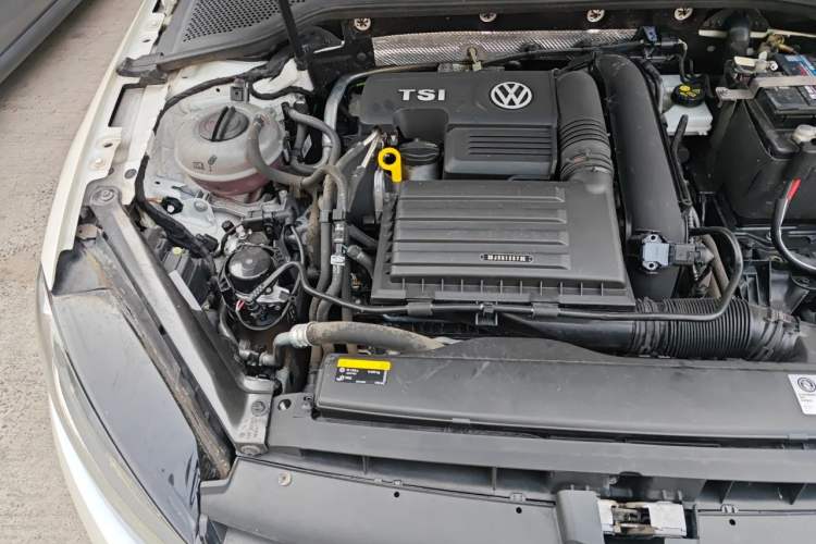 Used Volkswagen Golf 2019 280TSI DSG Luxury Version China V Standard Engine Bay Right