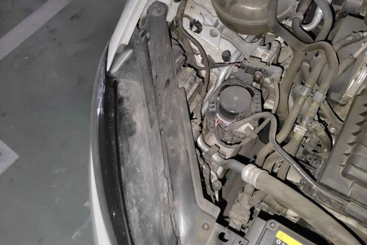 Used Volkswagen Golf 2019 280TSI DSG Luxury Version China VI Standard Engine Bay Right