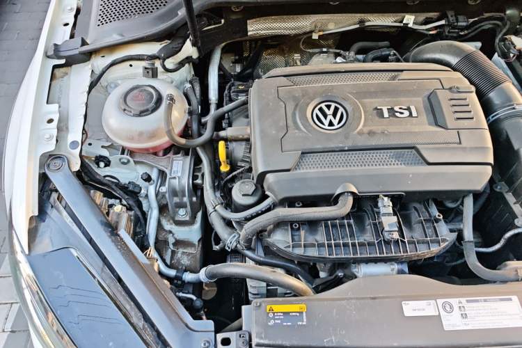 Used Volkswagen Golf 2019 1.8TSI Travel Edition Engine Bay Right