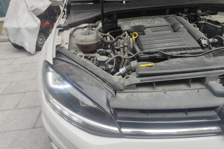 Used Volkswagen Golf 2019 200TSI DSG Comfort & Ambition Edition China VI Standard Engine Bay Right