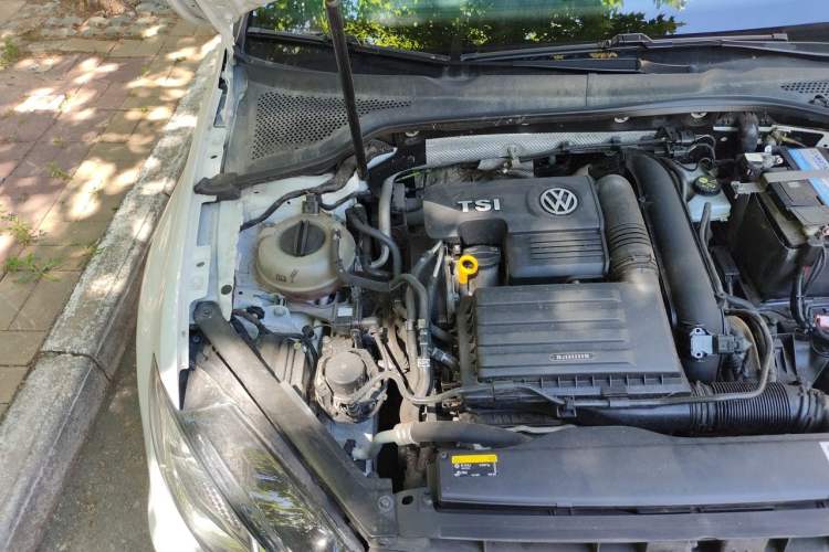 Used Volkswagen Golf 2019 280TSI DSG R-Line China VI Standard Engine Bay Right