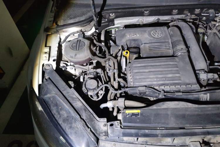 Used Volkswagen Golf 2019 200TSI DSG Comfort Version China VI Standard Engine Bay Right