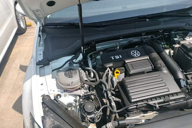 Used Volkswagen Golf 2019 200TSI DSG Comfort & Ambition Edition China VI Standard Engine Bay Right