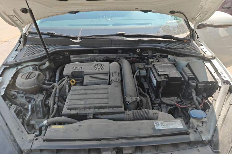 Used Volkswagen Golf 2019 280TSI DSG Luxury Version China V Standard Engine Bay