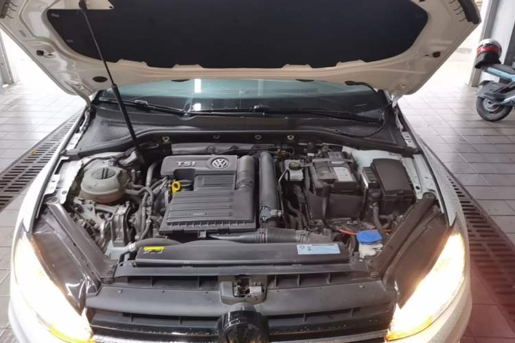 Used Volkswagen Golf 2019 280TSI DSG Luxury Version China V Standard Engine Bay