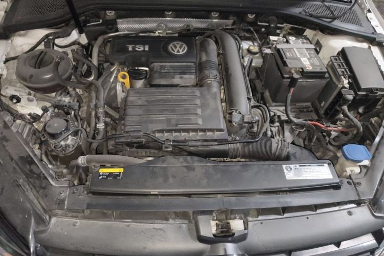 Used Volkswagen Golf 2019 280TSI DSG Luxury Version China VI Standard Engine Bay