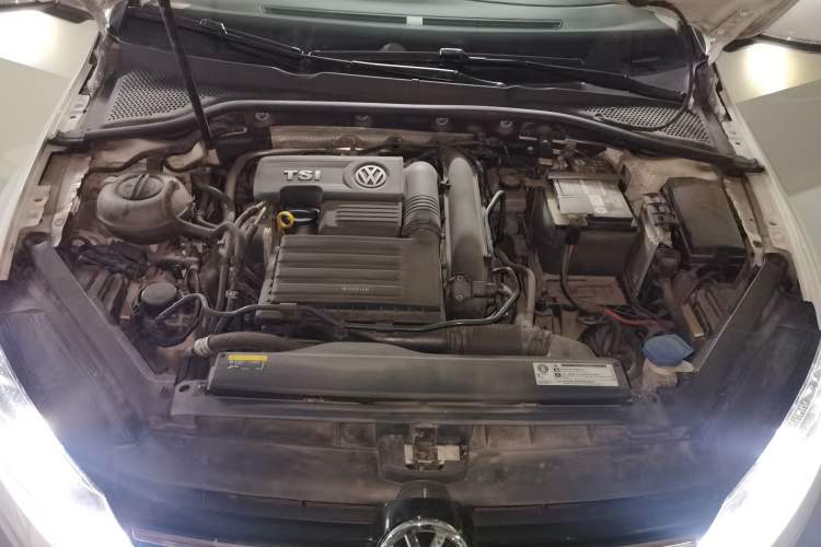 Used Volkswagen Golf 2019 280TSI DSG Comfort Version China VI Standard Engine Bay