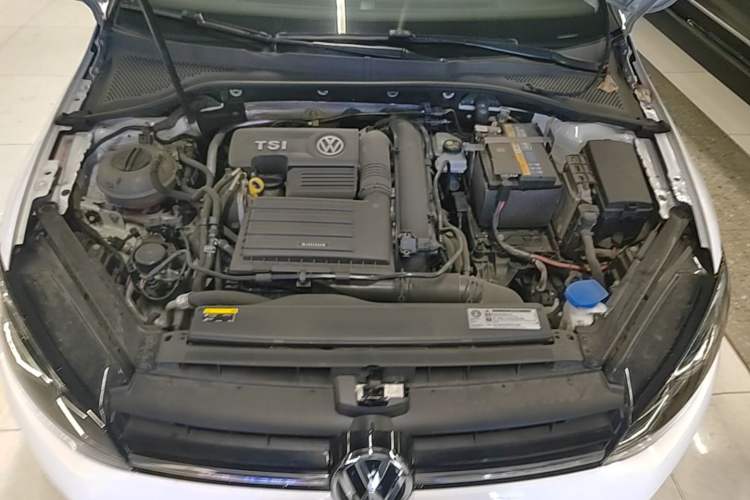 Used Volkswagen Golf 2019 280TSI DSG Comfort Version China VI Standard Engine Bay