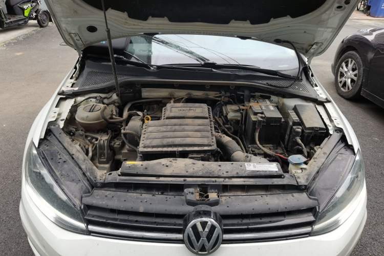 Used Volkswagen Golf 2019 1.6L Automatic Comfort Model China V Standard Engine Bay