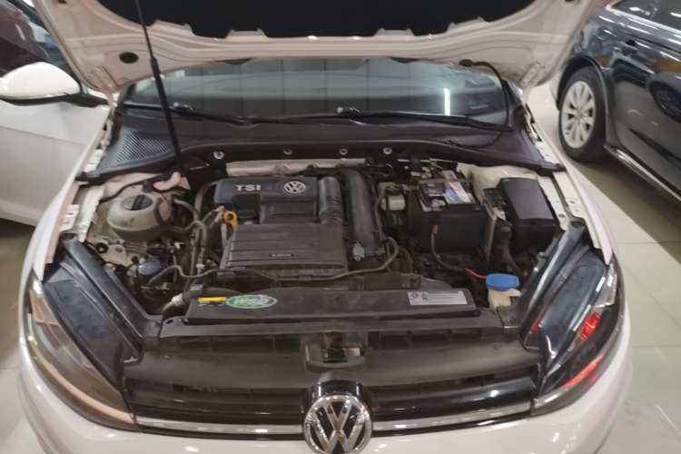 Used Volkswagen Golf 2019 200TSI DSG Comfort & Ambition Edition China VI Standard Engine Bay