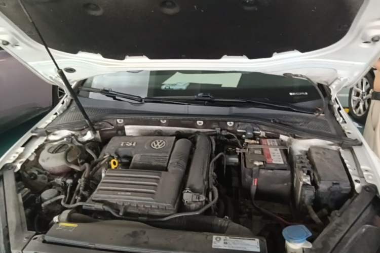 Used Volkswagen Golf 2019 200TSI DSG Comfort & Ambition Edition China VI Standard Engine Bay