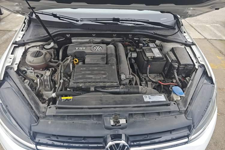 Used Volkswagen Golf 2019 280TSI DSG Comfort Version China V Standard Engine Bay