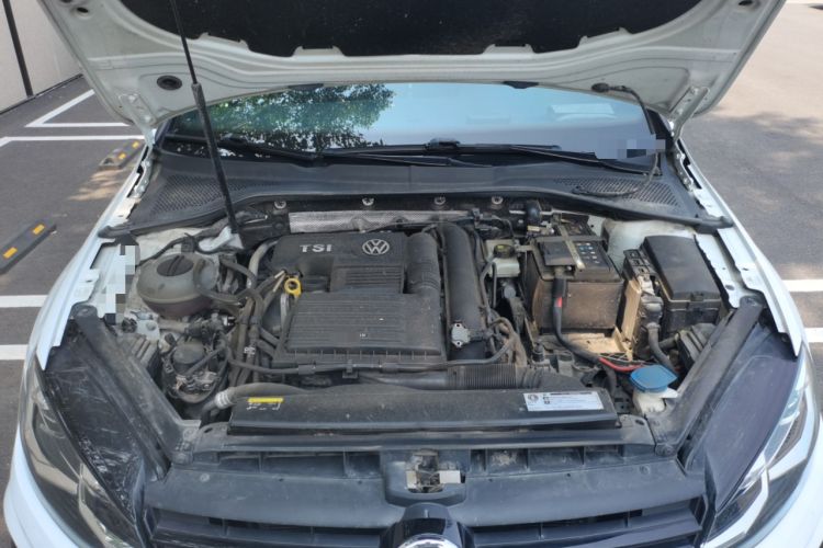 Used Volkswagen Golf 2019 280TSI DSG R-Line China VI Standard Engine Bay