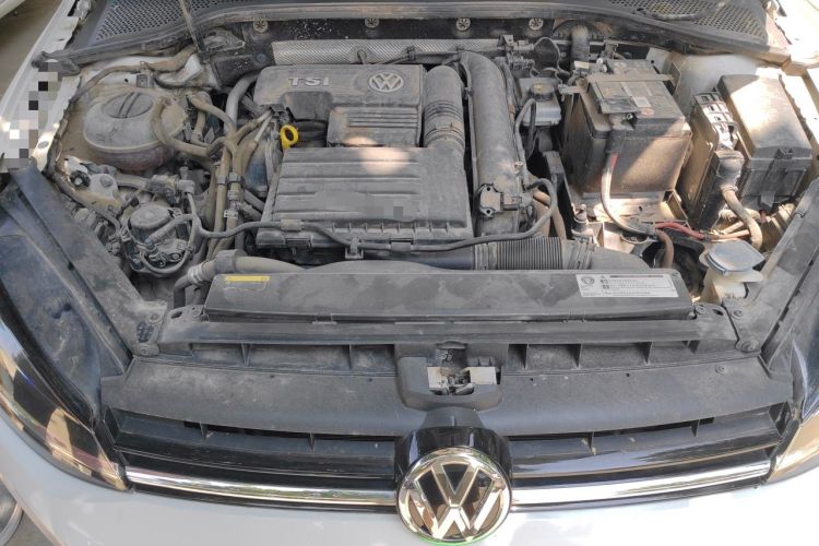 Used Volkswagen Golf  Engine Bay