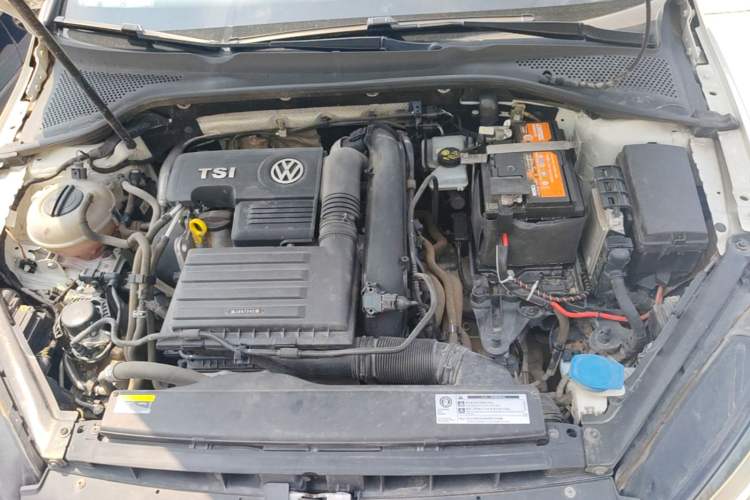 Used Volkswagen Golf 2019 280TSI DSG Comfort Version China VI Standard Engine Bay
