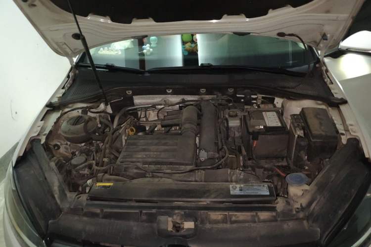 Used Volkswagen Golf 2019 200TSI DSG Comfort Version China VI Standard Engine Bay