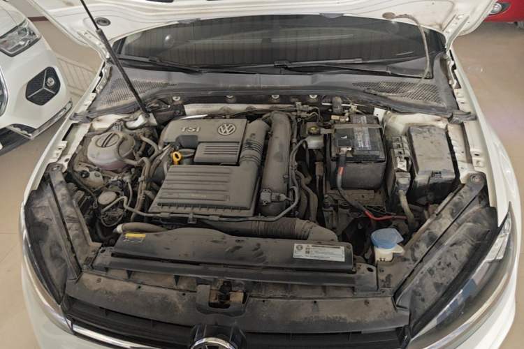 Used Volkswagen Golf 2019 280TSI DSG Luxury Version China VI Standard Engine Bay