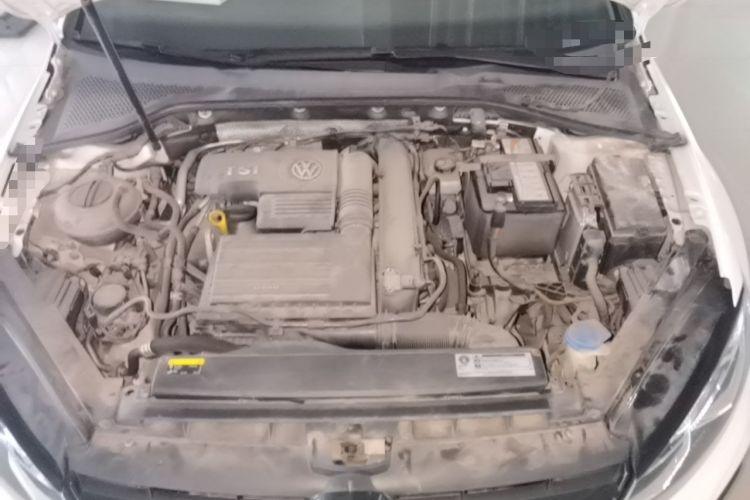 Used Volkswagen Golf 2019 280TSI DSG R-Line China VI Standard Engine Bay