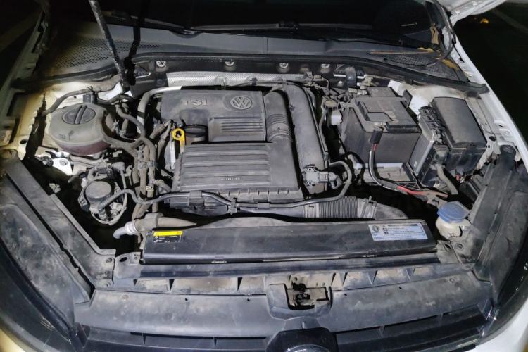 Used Volkswagen Golf 2019 200TSI DSG Comfort Version China VI Standard Engine Bay