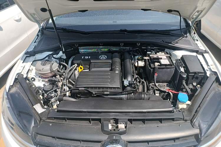 Used Volkswagen Golf 2019 200TSI DSG Comfort & Ambition Edition China VI Standard Engine Bay