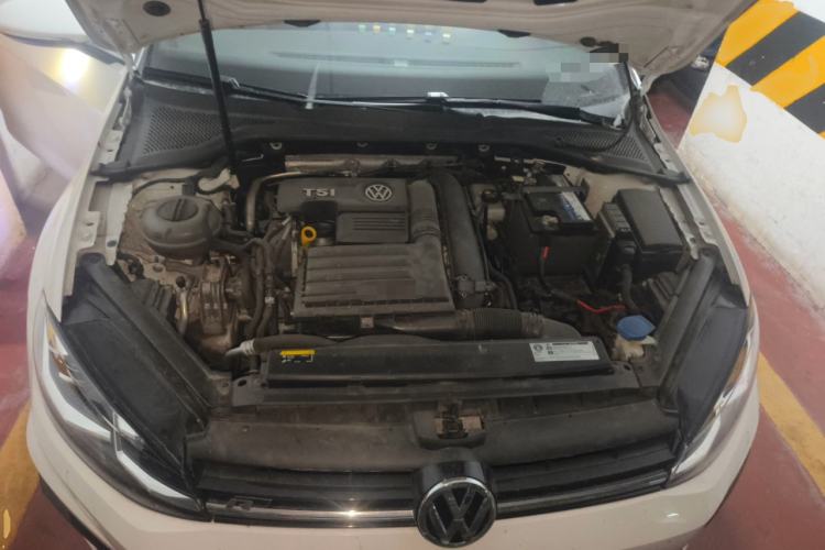 Used Volkswagen Golf 2019 280TSI DSG R-Line Model China V Standard Engine Bay