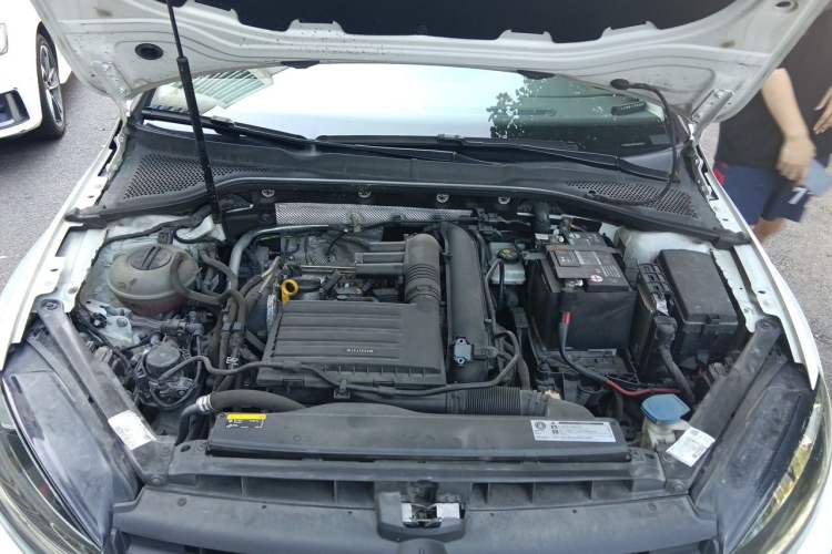 Used Volkswagen Golf 2019 280TSI DSG Luxury Version China VI Standard Engine Bay