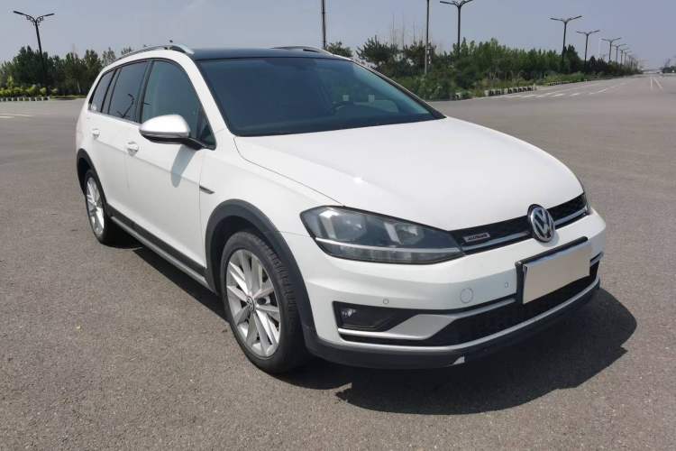 Used Volkswagen Golf 2019 1.8TSI Travel Edition Exterior 2
