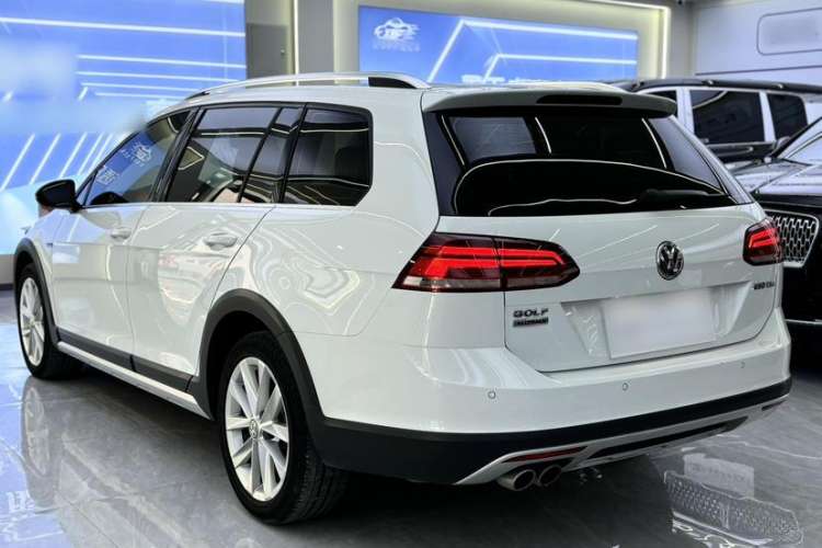 Used Volkswagen Golf 2019 1.8TSI Travel Edition Exterior 3