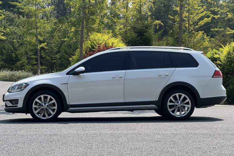 Used Volkswagen Golf 2019 1.8TSI Travel Edition Exterior 3