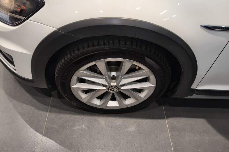 Used Volkswagen Golf 2019 1.8TSI Travel Edition Exterior 4