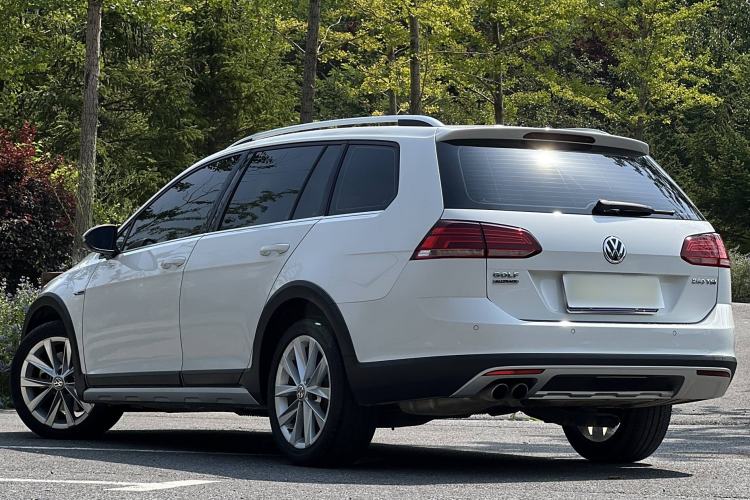 Used Volkswagen Golf 2019 1.8TSI Travel Edition Exterior 4