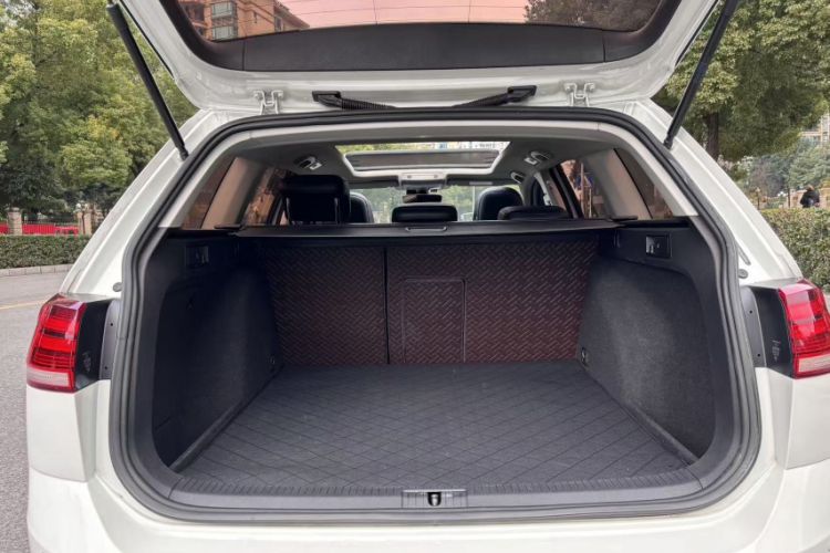 Used Volkswagen Golf 2019 1.8TSI Travel Edition Exterior 4