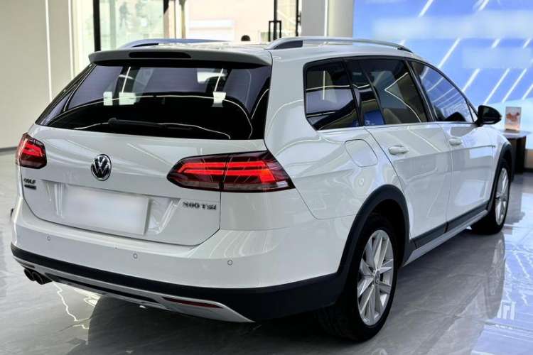 Used Volkswagen Golf 2019 1.8TSI Travel Edition Exterior 5