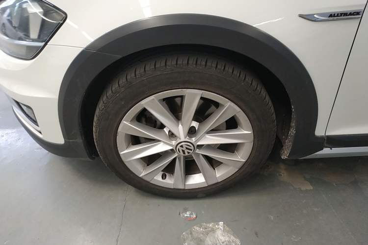Used Volkswagen Golf 2019 1.8TSI Travel Edition Exterior 7