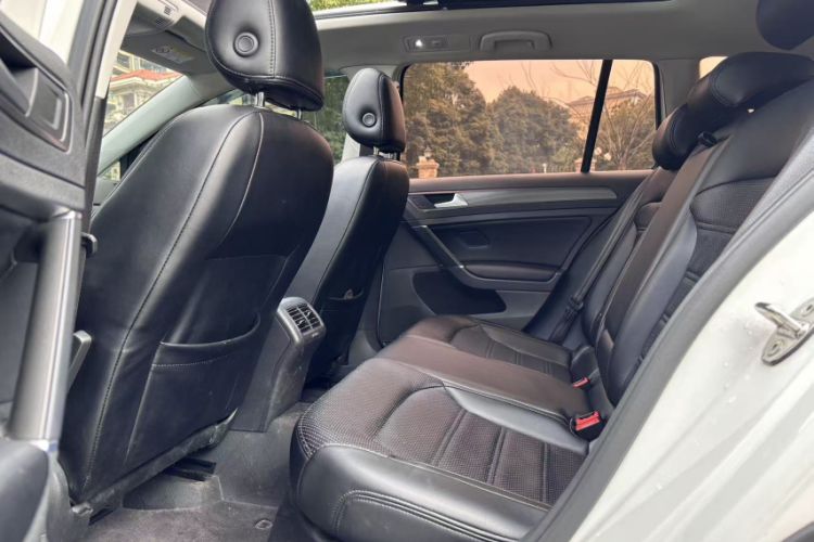 Used Volkswagen Golf 2019 1.8TSI Travel Edition Exterior 7