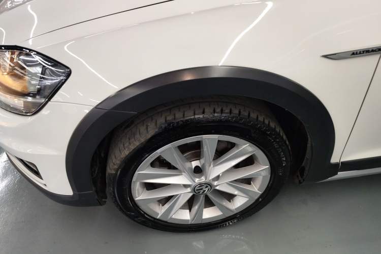 Used Volkswagen Golf 2019 1.8TSI Travel Edition Exterior 7