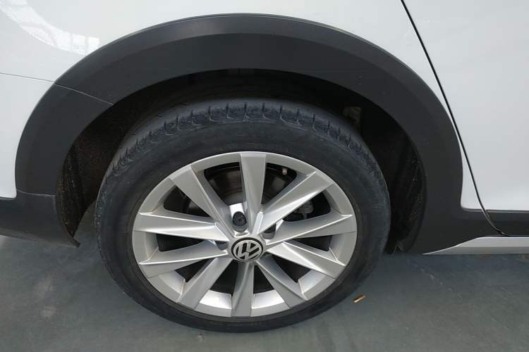 Used Volkswagen Golf 2019 1.8TSI Travel Edition Exterior 8