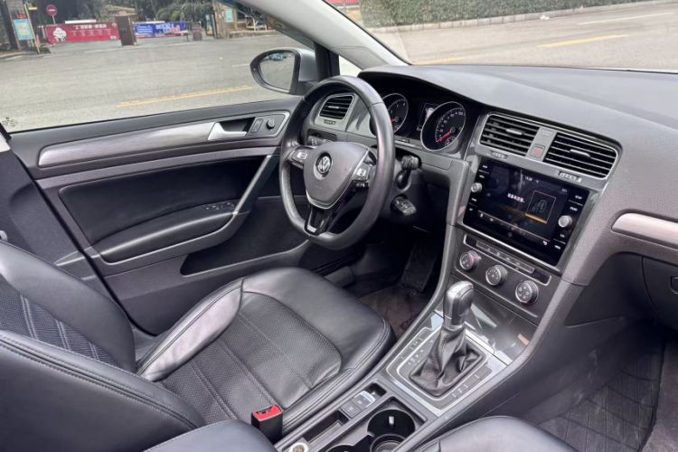 Used Volkswagen Golf 2019 1.8TSI Travel Edition Exterior 9