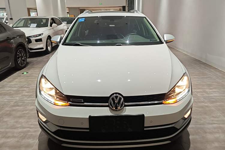 Used Volkswagen Golf 2019 1.8TSI Travel Edition Front