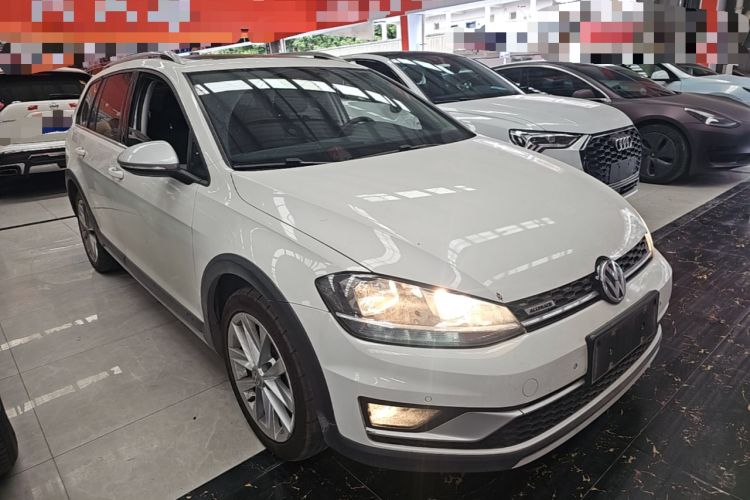 Used Volkswagen Golf 2019 1.8TSI Travel Edition Front Right 45 Deg
