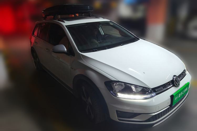 Used Volkswagen Golf 2019 1.8TSI Travel Edition Front Right 45 Deg